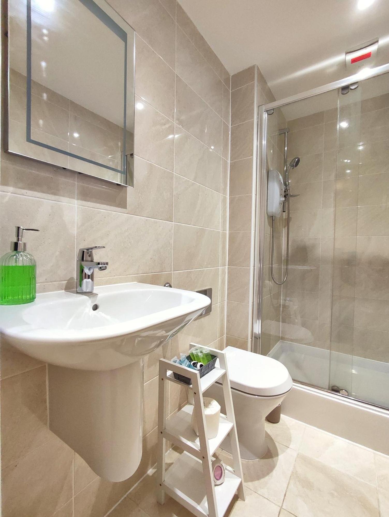 Duplex Apartment In Leeds With King Size Bed - Long Stay Rates Available מראה חיצוני תמונה